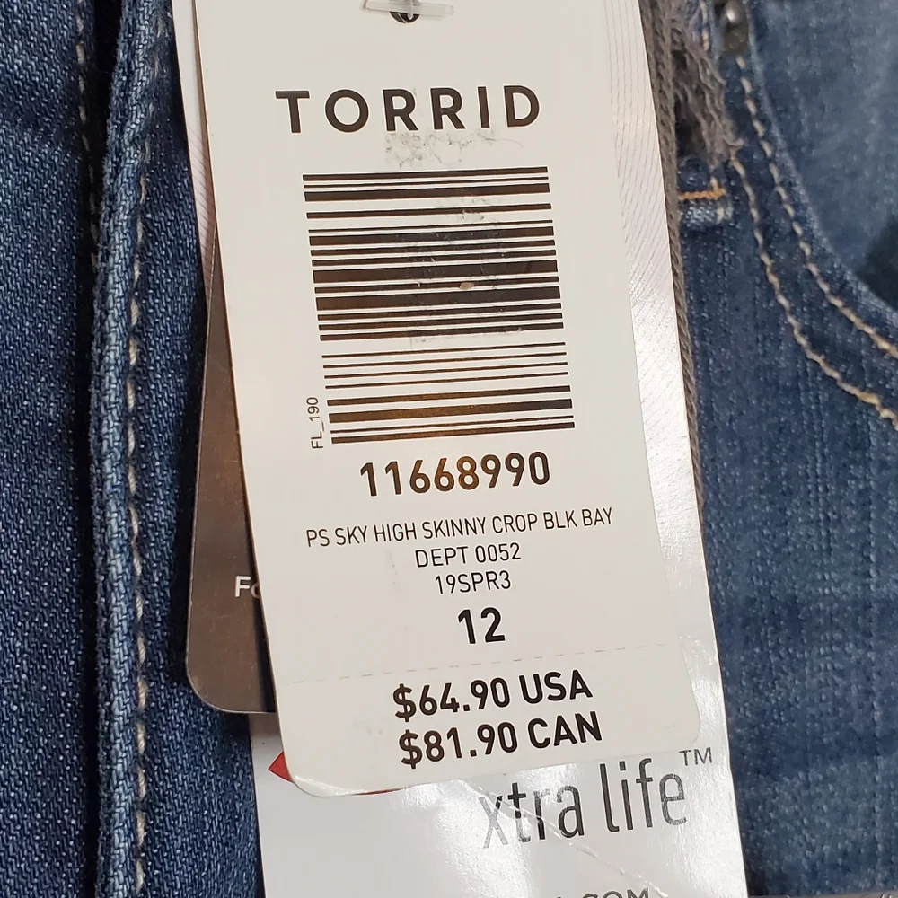 NWT Torrid Sky High Skinny Crop Jeans Super high rise size‎ 12